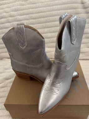 Mi.iM Silver Metallic Western Ankle Boots